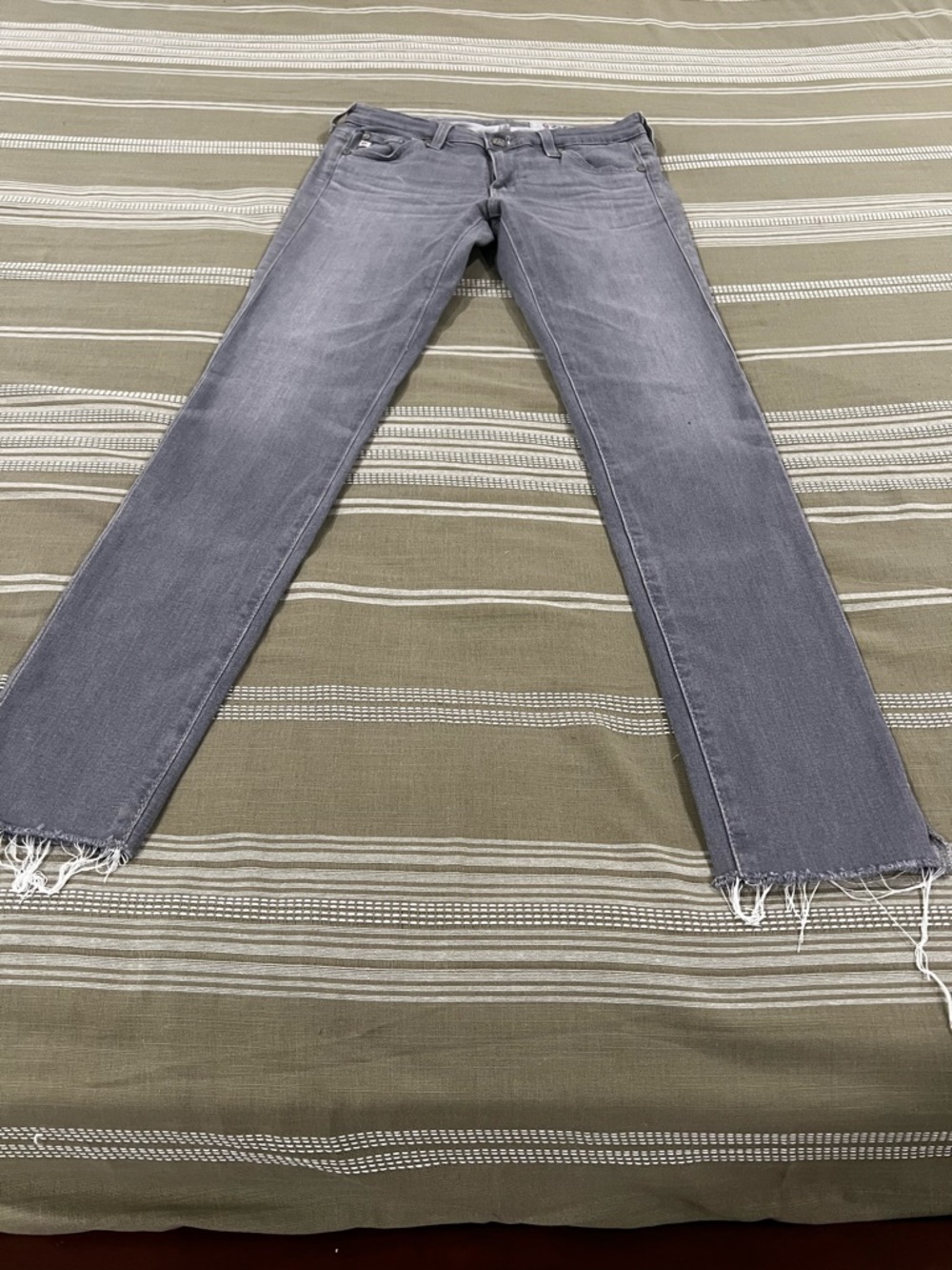 AG Adriano Goldschmied Women's Gray Skinny Jeans with Raw Hem